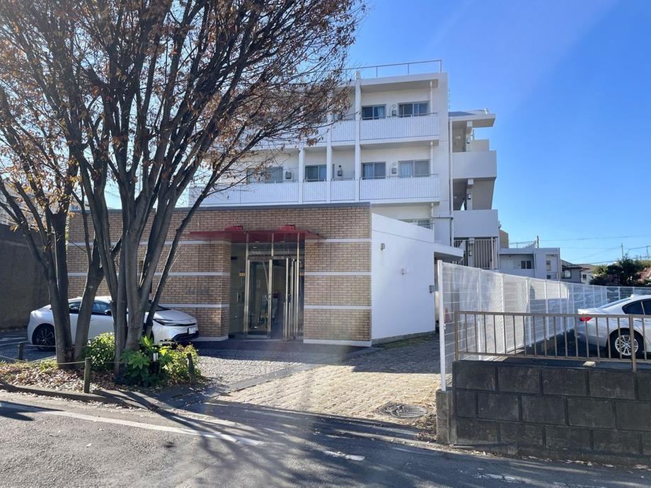 Modern 4LDK Apartment Near Fujisawa Station - Photo 1