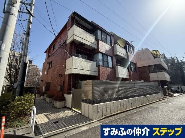 Bright 3DK Apartment in Minami-Karasuyama - Photo 1