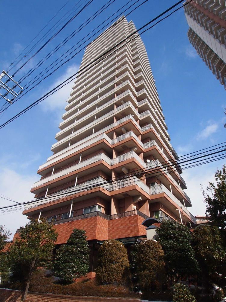 Charming 1LDK Apartment with River View in Kawaramachi - Photo 1