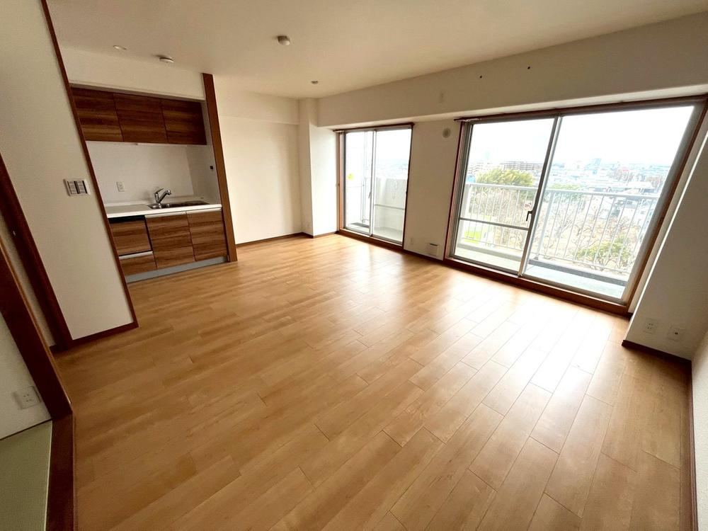 Renovated 3LDK Apartment Ready for Move-in - Photo 1
