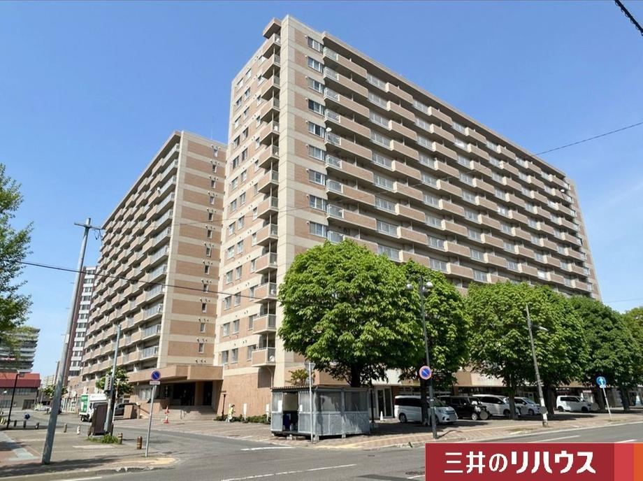 4LDK apartment in Chuo Ward, Sapporo, Hokkaido - Photo 1