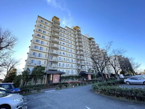 Spacious 4LDK Apartment Near Shin-Matsudo Station - Photo 1