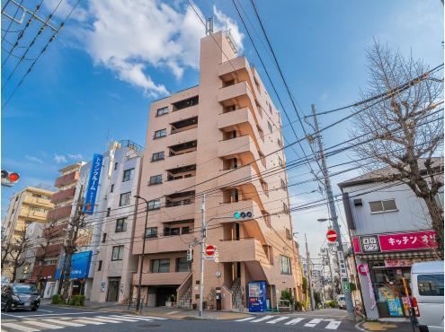Newly Renovated 1K Apartment in Takada - Photo 1