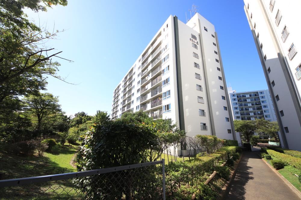 Scenic 3LDK Apartment with Great Views in Konan - Photo 1