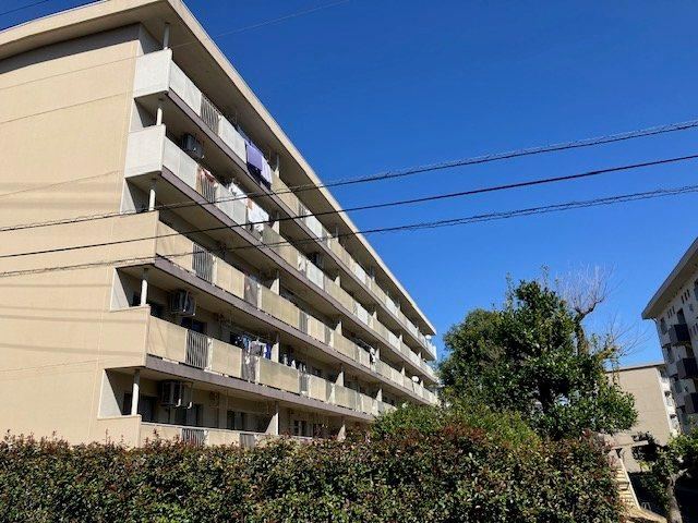 Popular 2LDK Apartment in Kirigaoka, Yokohama - Photo 1