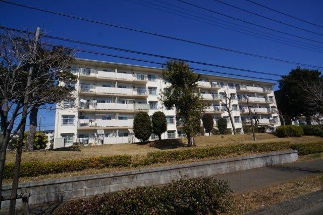 Top Floor 3DK Apartment Near Shirai Station - Photo 1