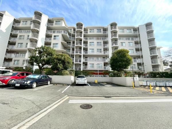 Newly Renovated 3LDK Apartment Near Kikuna Station - Photo 1