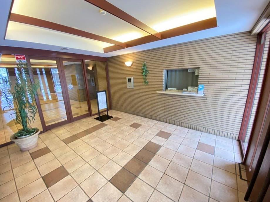 Corner 3LDK Apartment with Roof Balcony in Hachioji - Photo 1