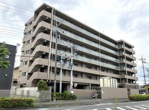 3LDK Apartment with Private Garden in Mito - Photo 1