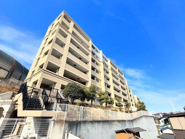 Spacious 4LDK Apartment with Parking in Takatsu - Photo 1