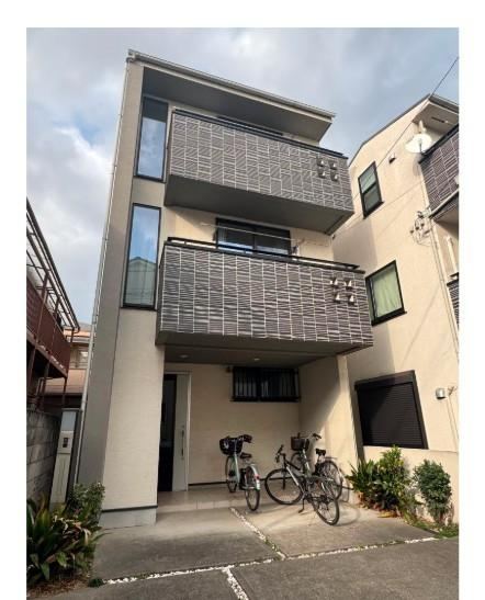 Bright 3SLDK Detached House with Ample Storage - Photo 1