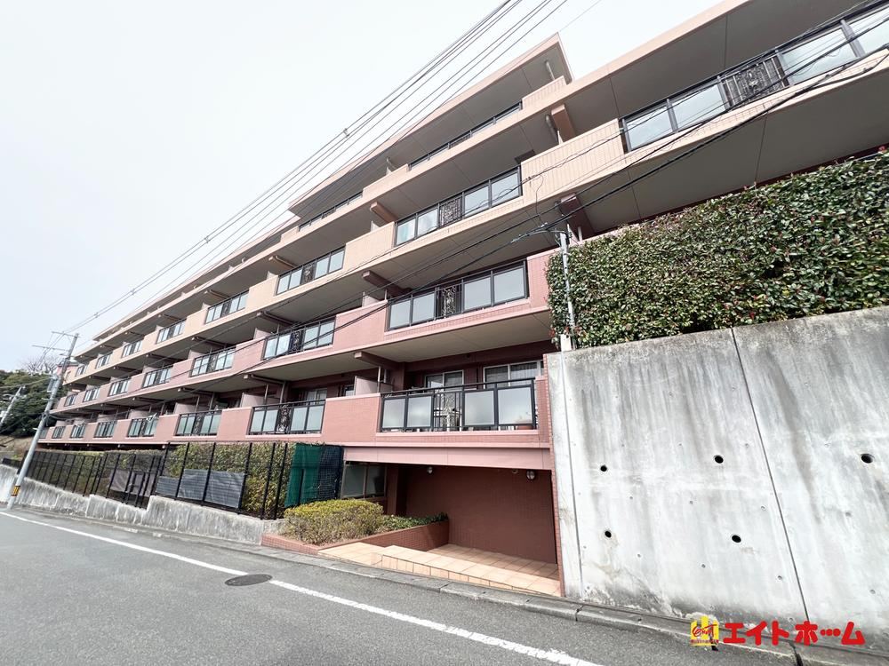 4LDK apartment in Hachioji, Tokyo - Photo 1