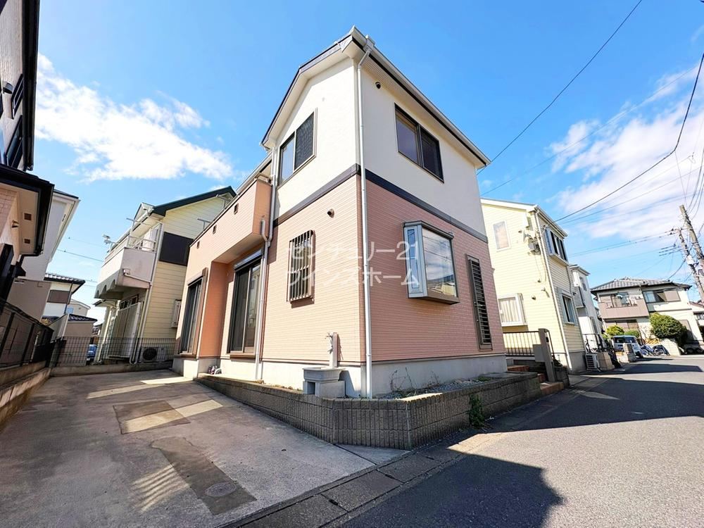 Renovated 4LDK House with Parking in Kawaguchi - Photo 1