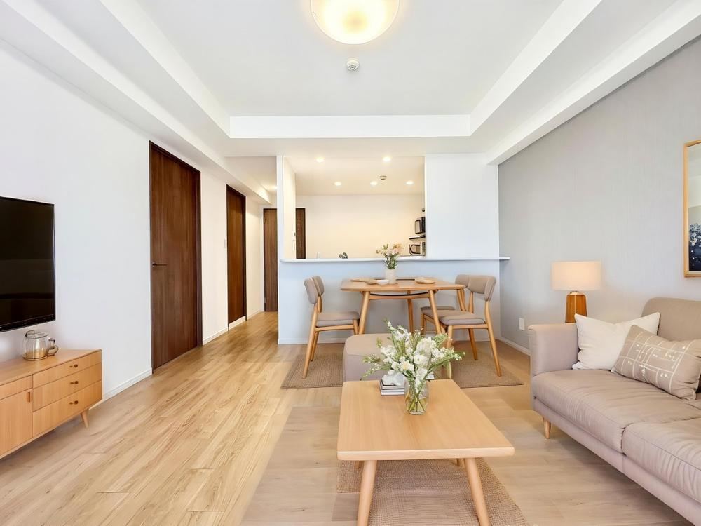 Sunny 2LDK Apartment in Niiza - Photo 1