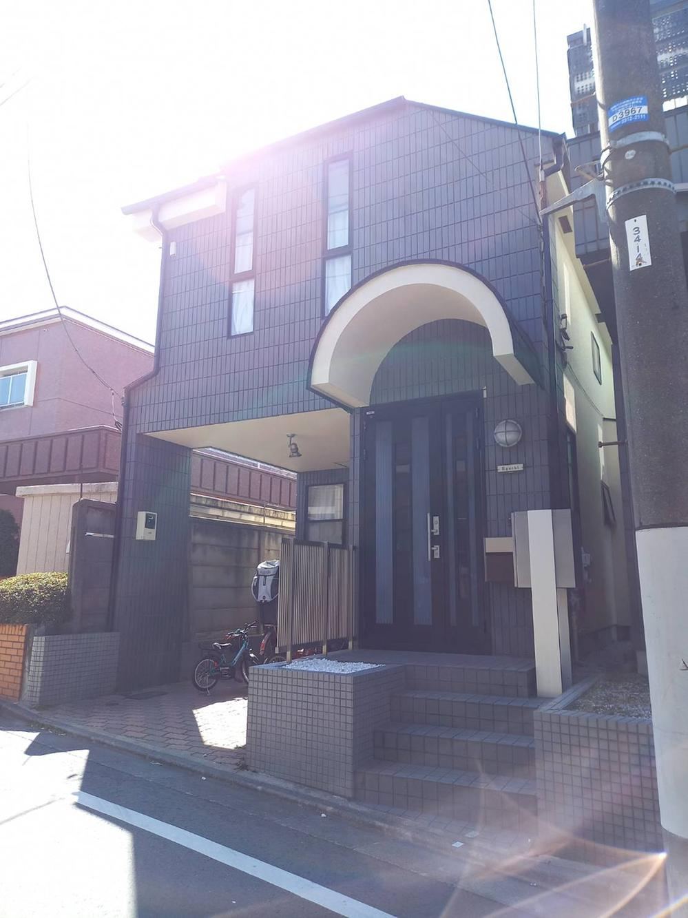 Renovated 3LDK House with Large Parking Space - Photo 1