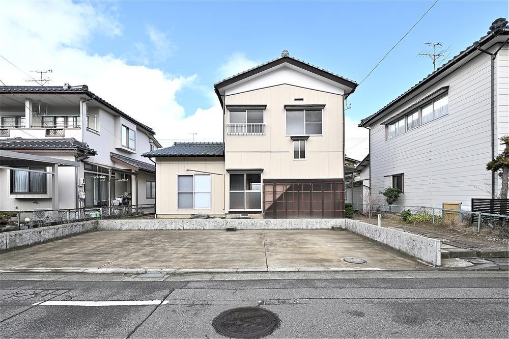 Well-Maintained 6K Home with Recent Renovations - Photo 1