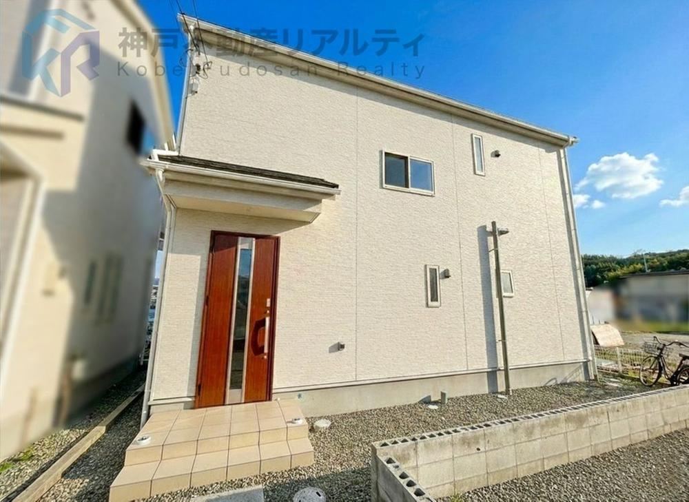 4LDK house in Tarumi Ward, Kobe, Hyogo - Photo 1