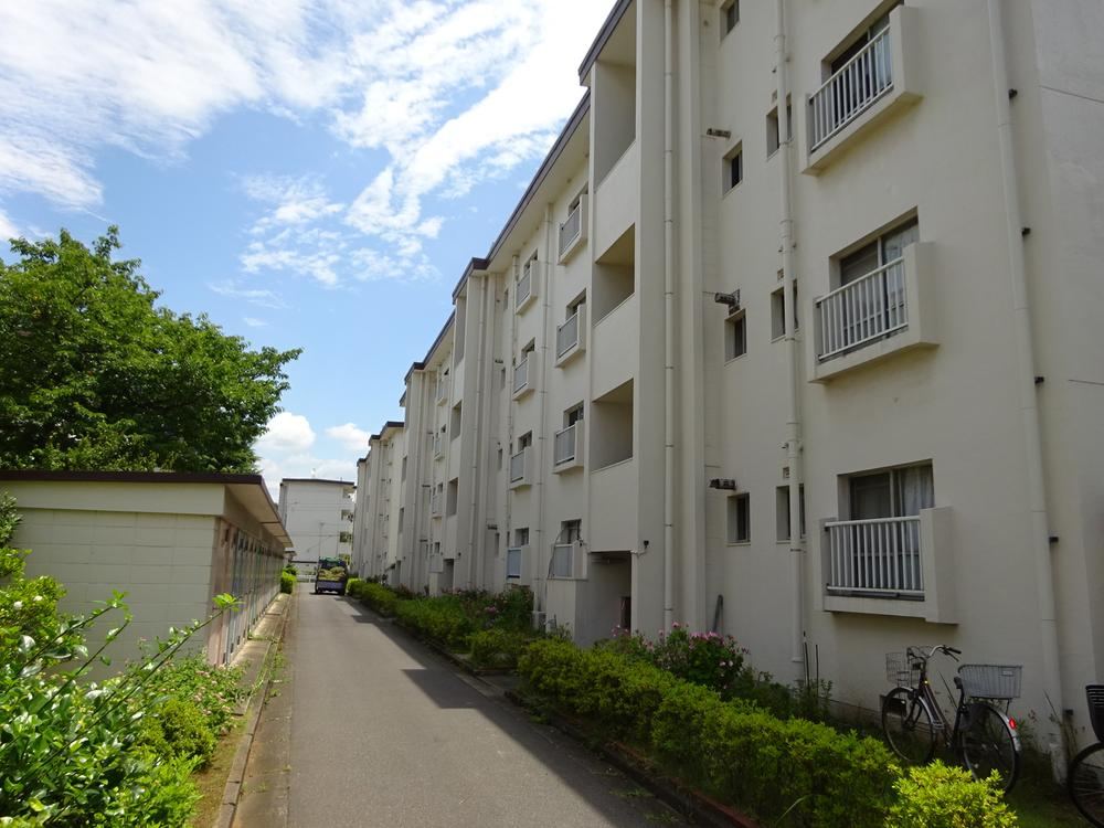 2LDK apartment in Mihama Ward, Chiba - Photo 1