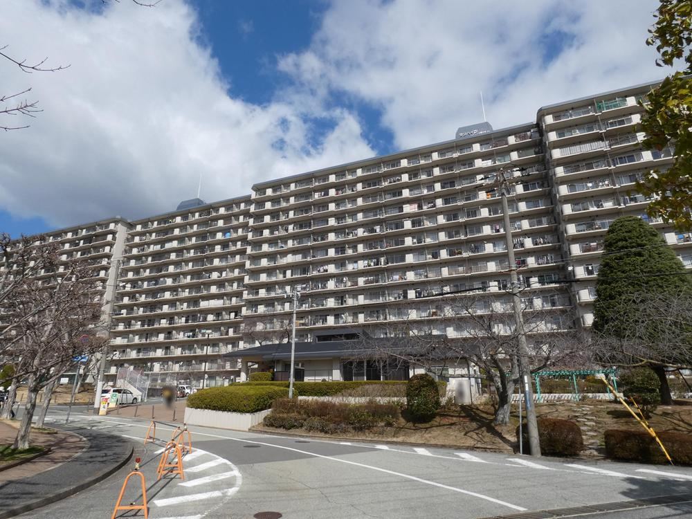 4LDK apartment in Takarazuka, Hyogo - Photo 1