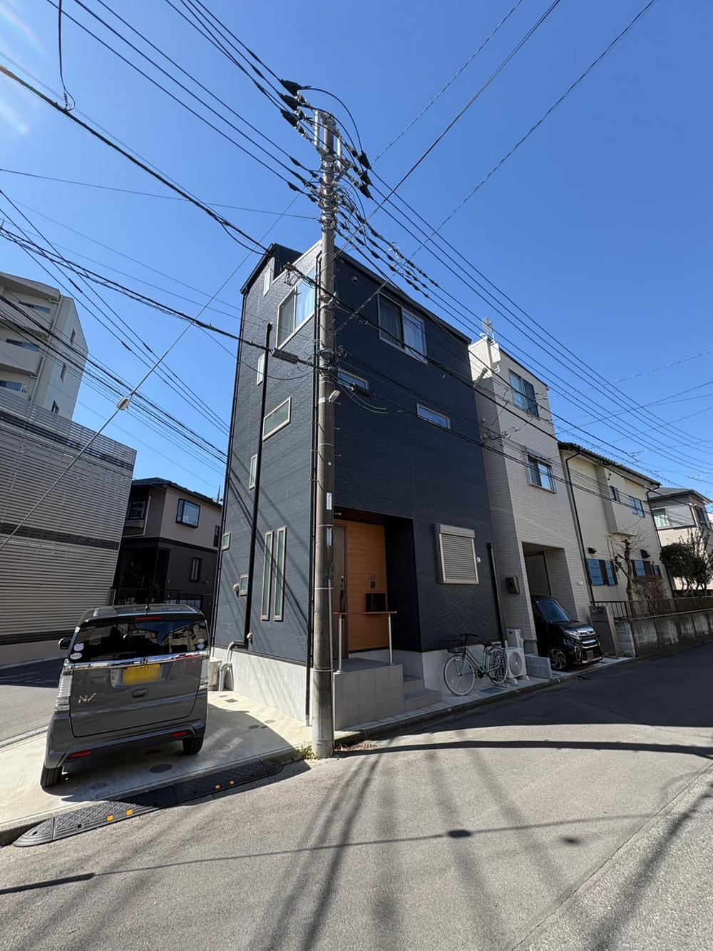 Bright 3LDK Corner House Near Omiya Station - Photo 1