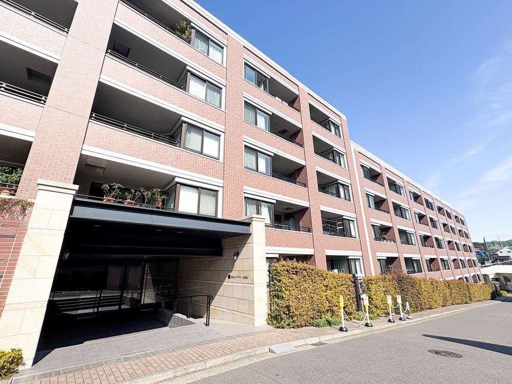 Renovated 2LDK Apartment in Yokohama Yamate Area - Photo 1
