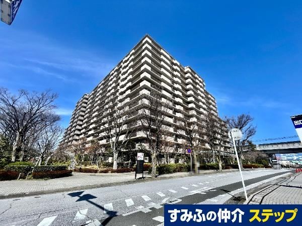 3LDK Apartment with Great Views in Yokohama - Photo 1