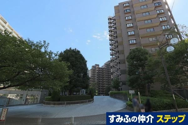 Large Scale Apartment with Upcoming Renovation - Photo 1