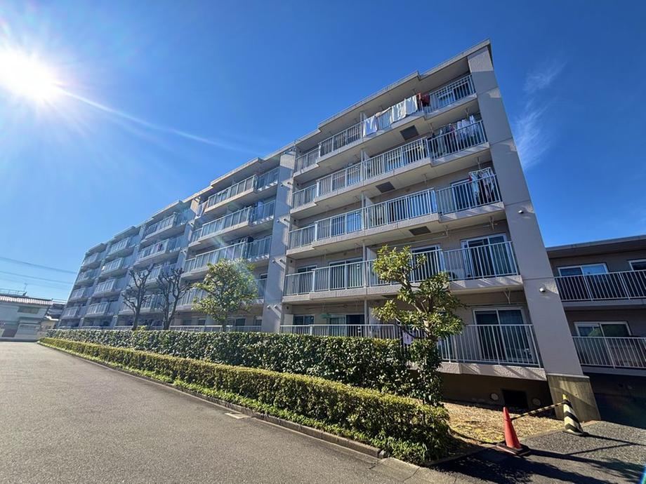 Newly Renovated 3LDK Apartment in Toyodaijima - Photo 1