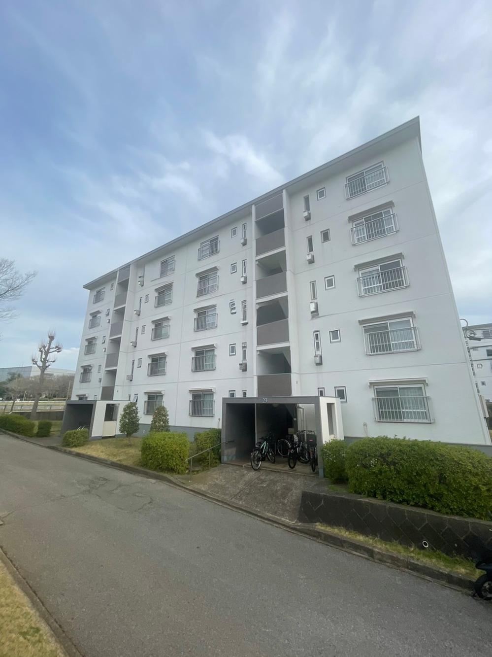 Charming 2LDK Corner Apartment in Yachiyo - Photo 1