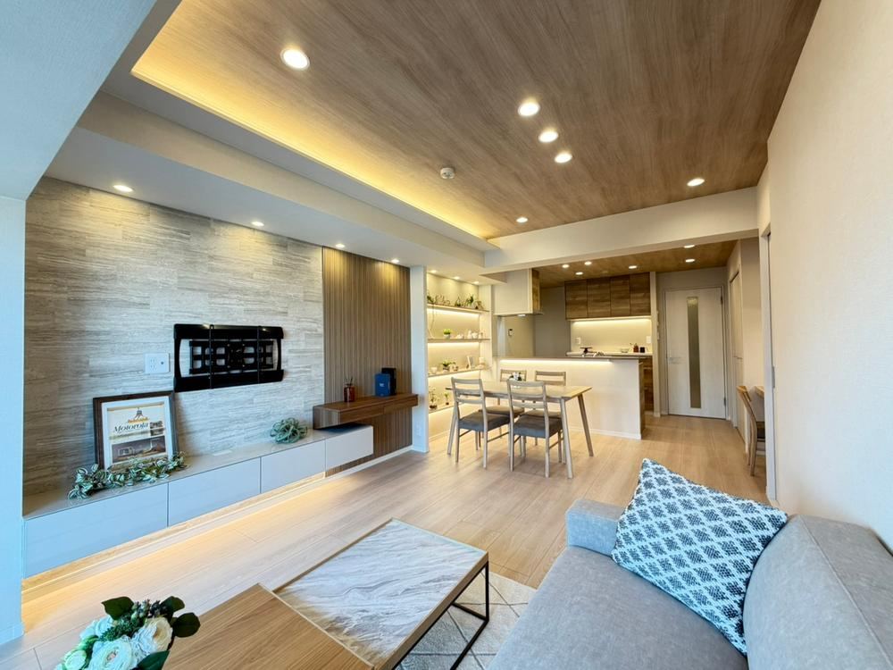 High Floor 2LDK+S Apartment Near Ikebukuro Station - Photo 1
