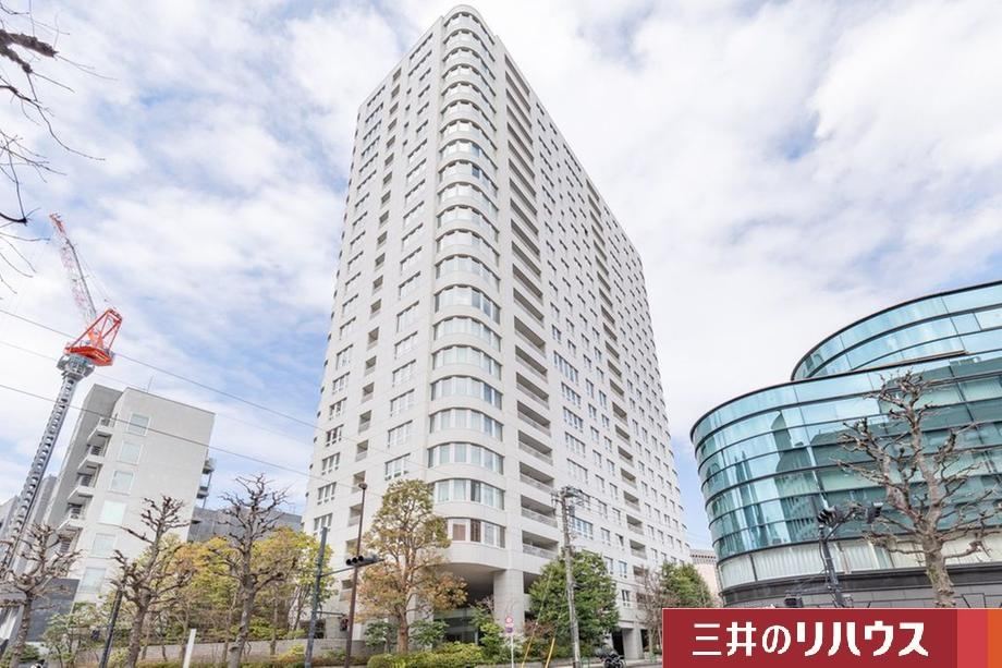 2LDK apartment in Minato Ward, Tokyo - Photo 1