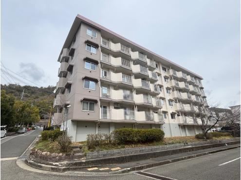 4LDK apartment in Takarazuka, Hyogo - Photo 1