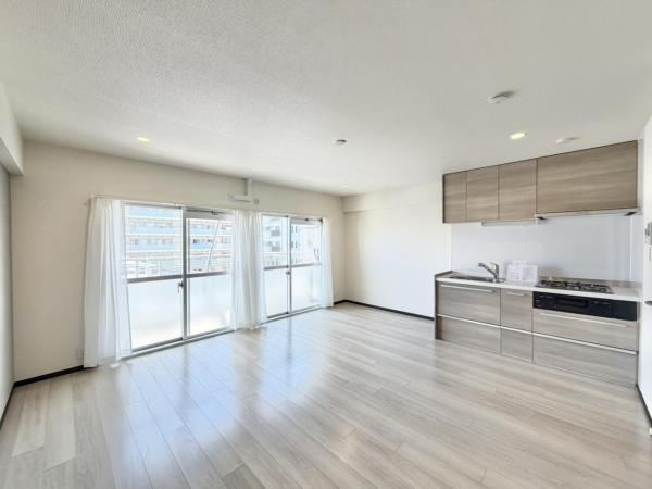 Top Floor 1LDK Apartment in Shiratori - Photo 1