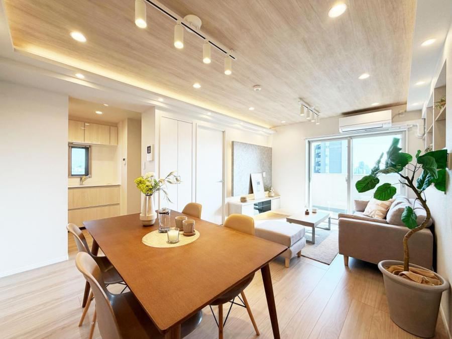 Stylish 3LDK Apartment with Skytree View in Higashi-Ikebukuro - Photo 1