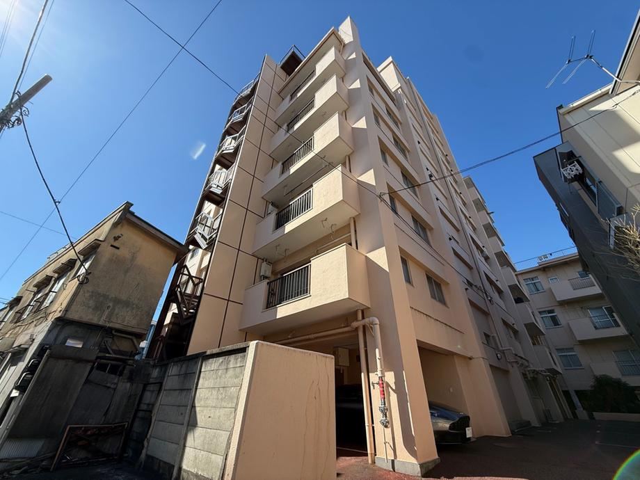 3LDK apartment in Shinjuku Ward, Tokyo - Photo 1