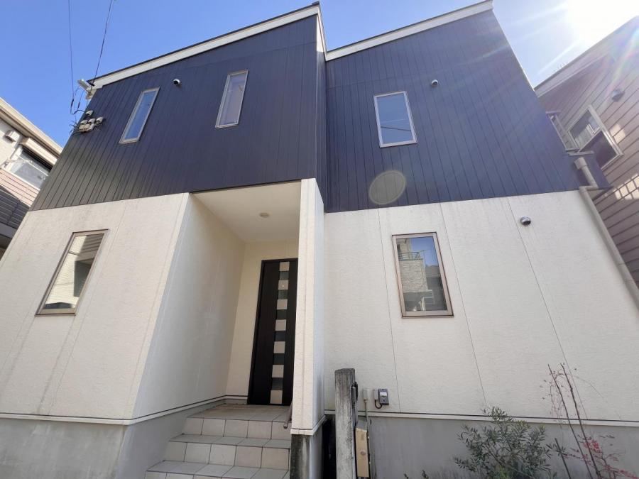 Spacious 3LDK Home with Scenic Views in Atsugi - Photo 1