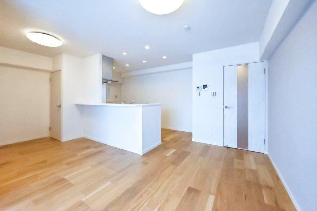 2LDK Renovated Apartment in Oji - Photo 1