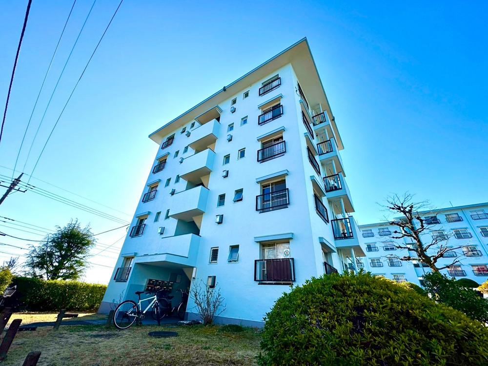 DIY-Friendly 3DK Corner Apartment in Hino - Photo 1