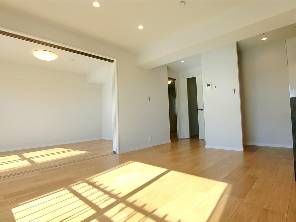 Fully Renovated 2LDK Apartment with Great Views - Photo 1
