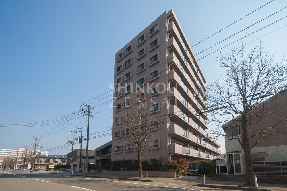 4LDK apartment in Akita, Akita - Photo 1