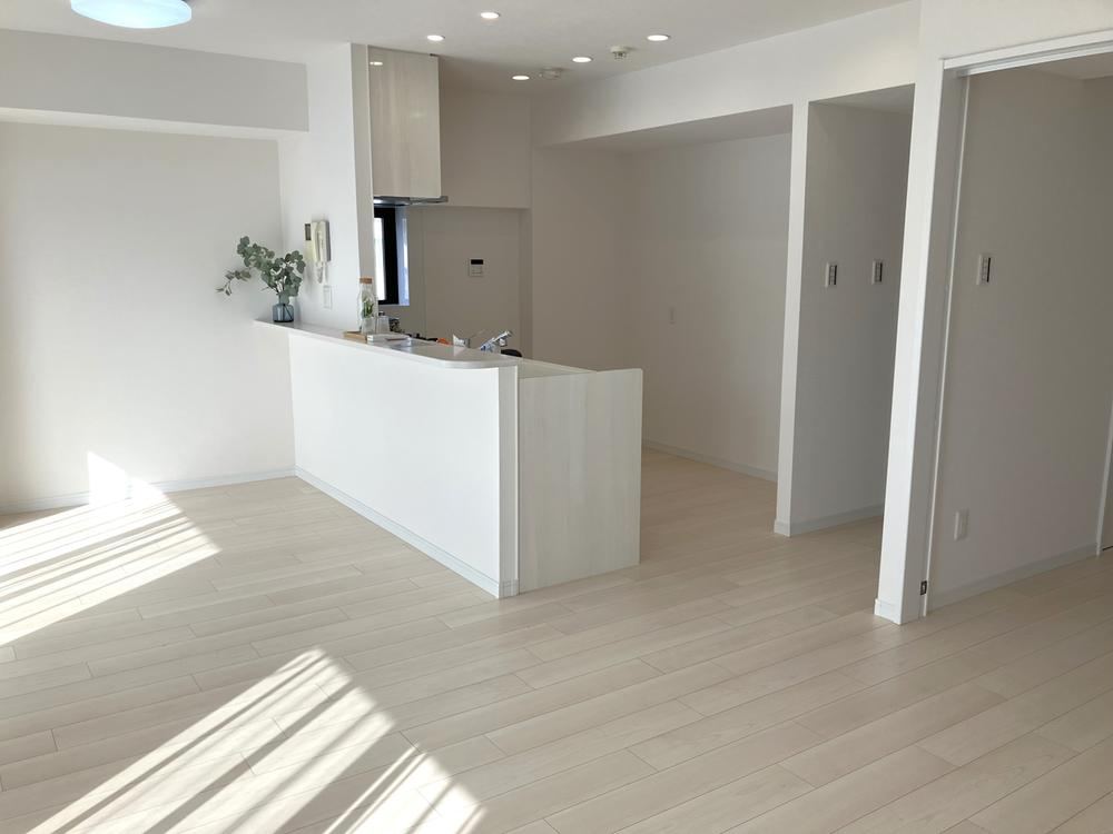 Renovated 3LDK Apartment with Parking in Negishi - Photo 1