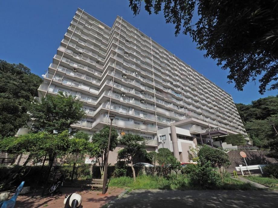 Spacious 3LDK Apartment in Oppama-cho - Photo 1
