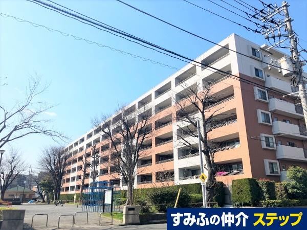 Spacious 3LDK Apartment with Rooftop Terrace in Tsurumi - Photo 1