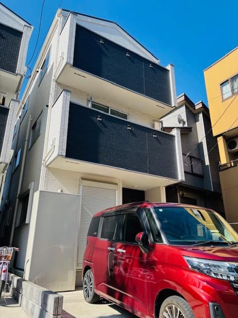 Newly Built 5-Room House with Parking - Photo 1