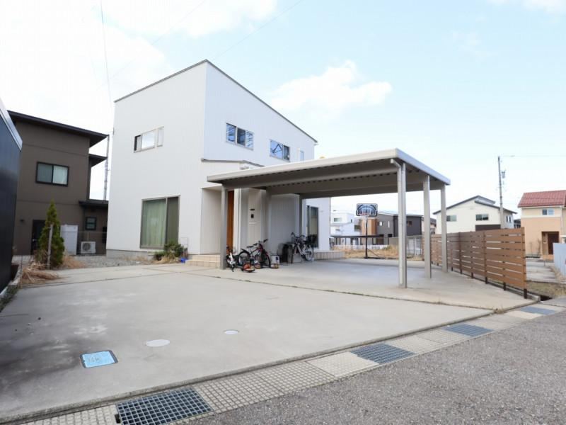 Spacious 20-Tatami LDK with Sunroom and Washroom - Photo 1