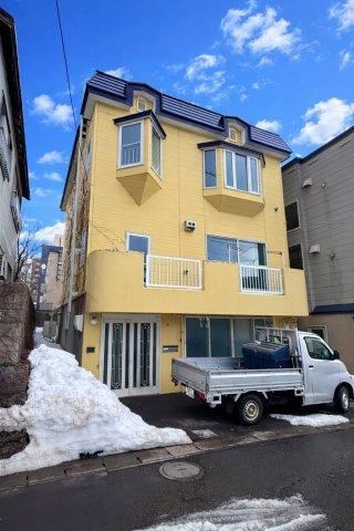 Versatile Large Property in Otaru's Hanazono Area - Photo 1