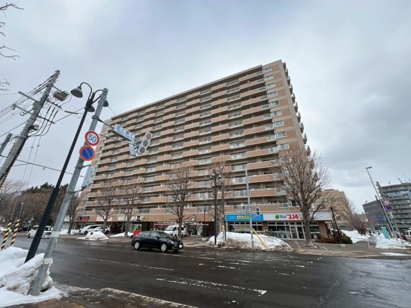 4LDK apartment in Chuo Ward, Sapporo, Hokkaido - Photo 1
