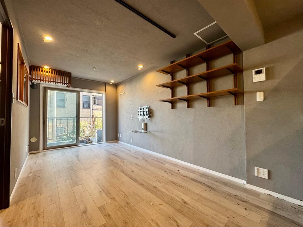 Modern 2LDK Apartment in Mishuku - Photo 1
