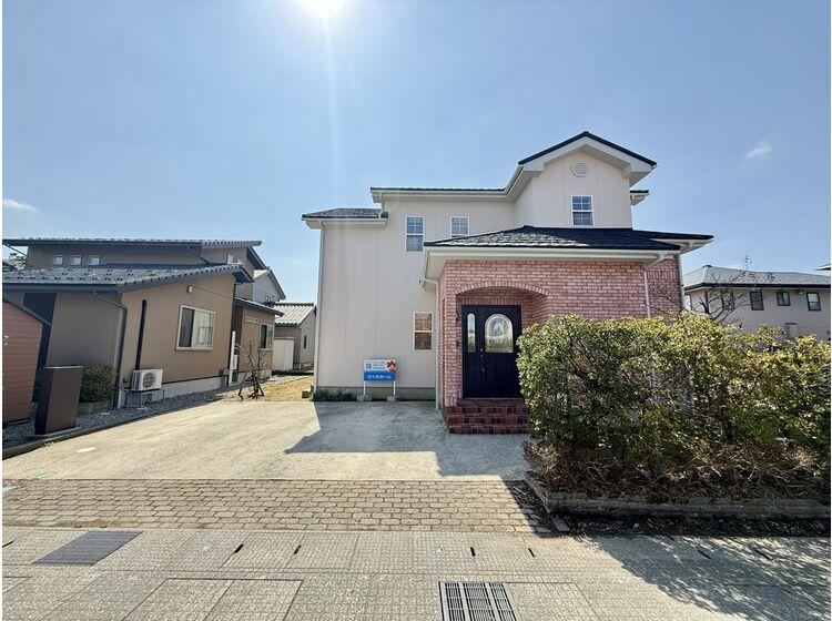Spacious 4LDK House Near Inoue Elementary - Photo 1