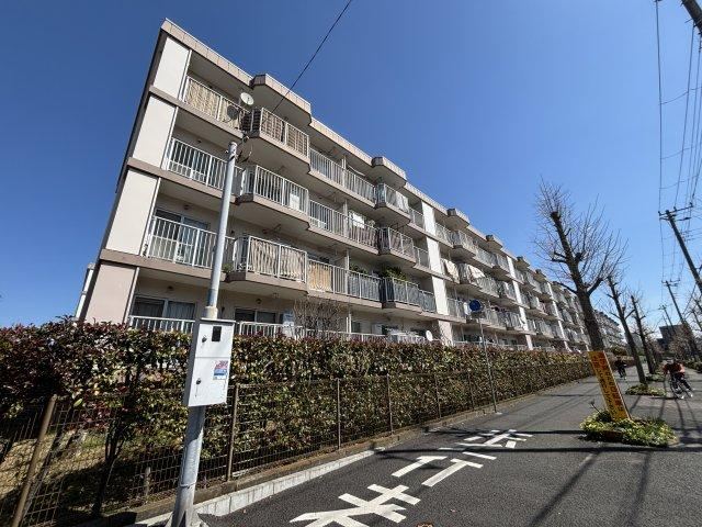 2LDK apartment in Mihama Ward, Chiba - Photo 1